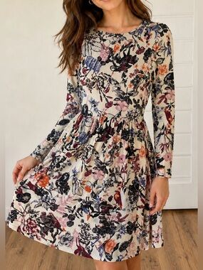 ModCloth knit long sleeved dress
Whimsical print Cream multi Women M Knee length